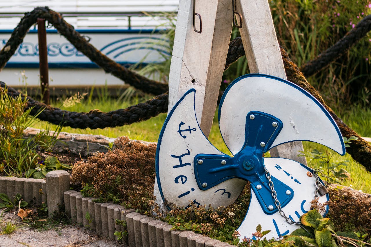 Decorative boat propeller with nautical theme in Krummhörn, ideal for maritime lovers.